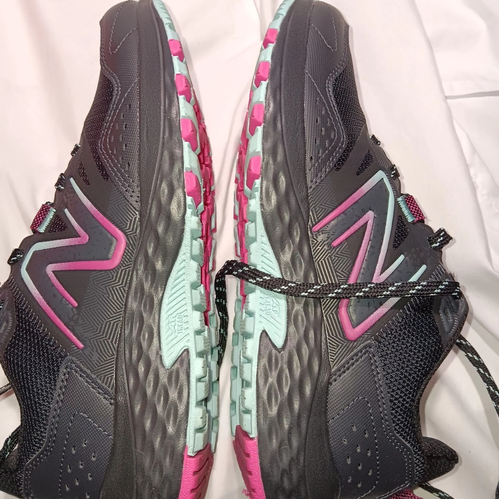 Womens new balance size 8  trail running black blue wt410lc8 - Picture 7 of 9